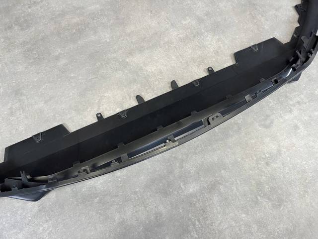 VOLVO 39793792 Спойлер переднего бампера в наличии Ирпень