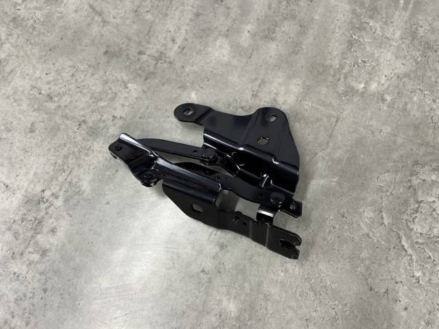BMW 41002993149 Петля капота левая в наличии Ужгород