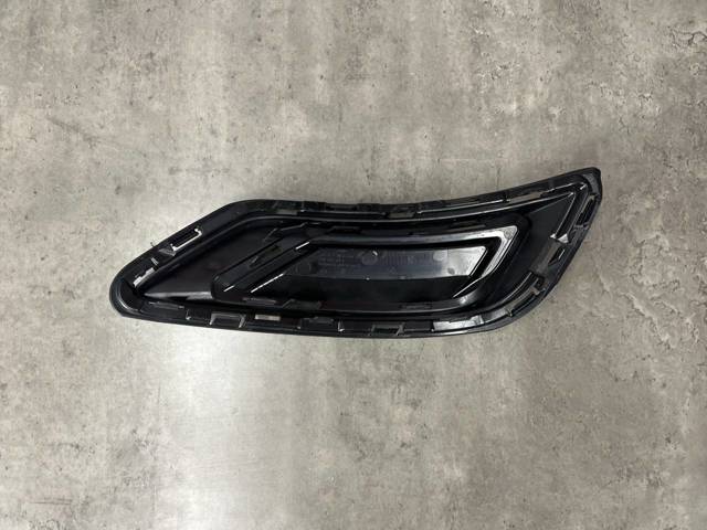 VAG 4M8807320A Кронштейн бампера заднего правый в наличии Каменское