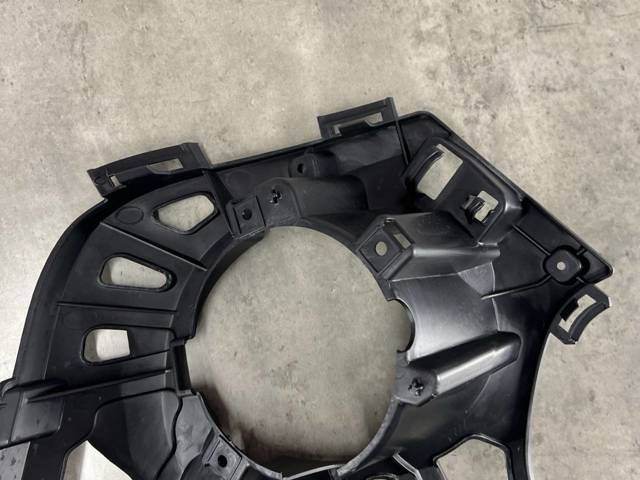 51114824422 BMW Кронштейн крепления противотуманной фары правой купить в Николаев
