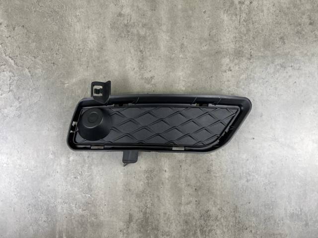 51117249596 BMW Решетка бампера переднего правая купить в Каменское