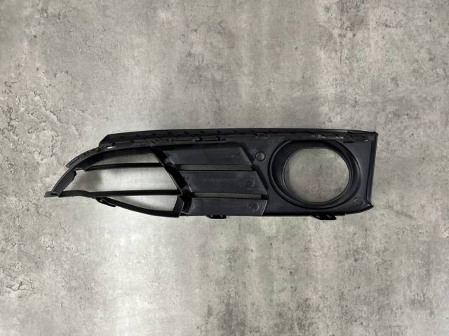 BMW 51117293798 Решетка бампера переднего правая в наличии Тернополь