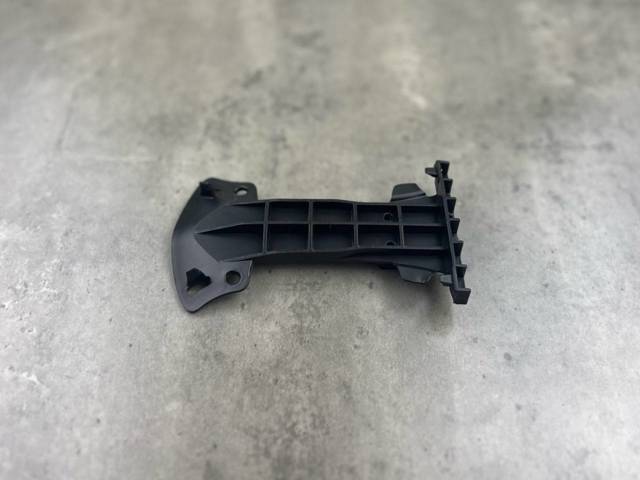 BMW 51117300884 Кронштейн бампера переднего в наличии Черкассы