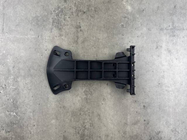 BMW 51117300884 Кронштейн бампера переднего в наличии Ровно