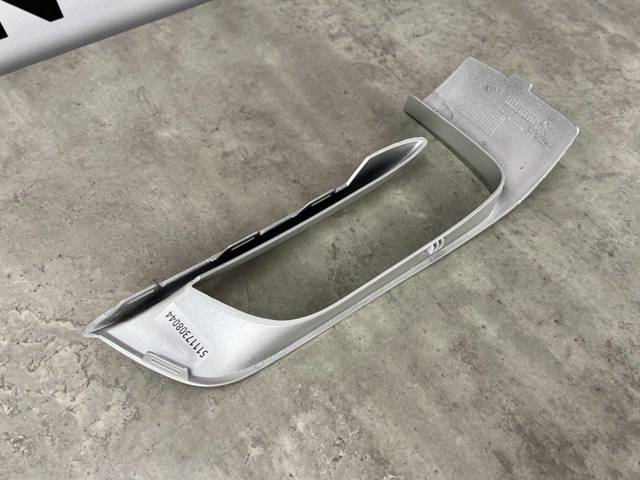 51117308044 BMW Молдинг решетки бампера переднего правый купить в Украина