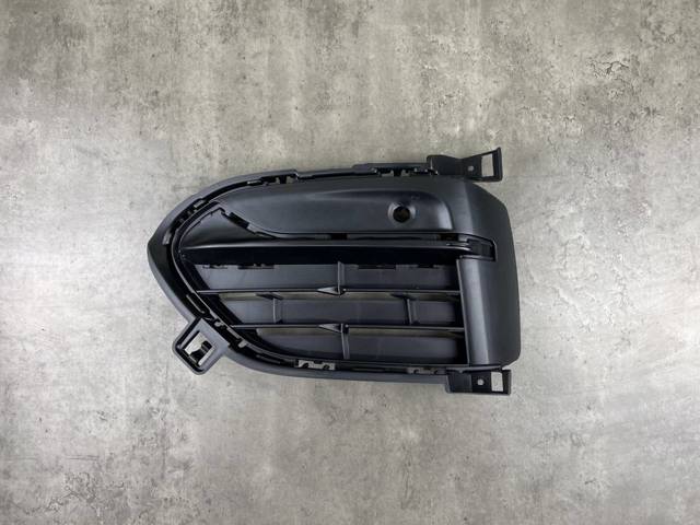 BMW 51117319777 Заглушка (решетка) противотуманных фар бампера переднего левая в наличии Львов