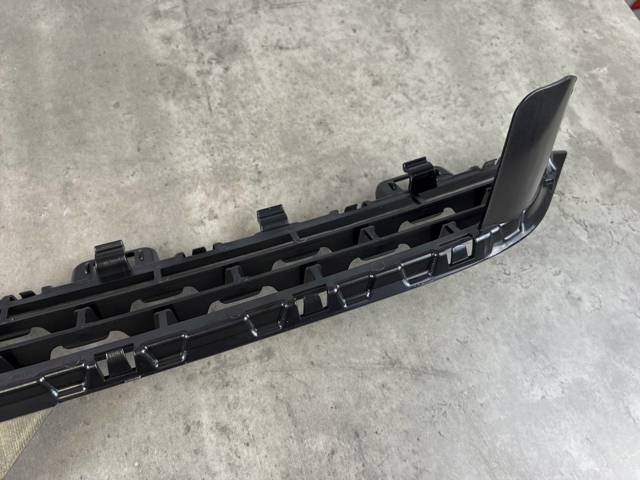 51117336506 BMW Решетка бампера переднего верхняя купить в Каменское