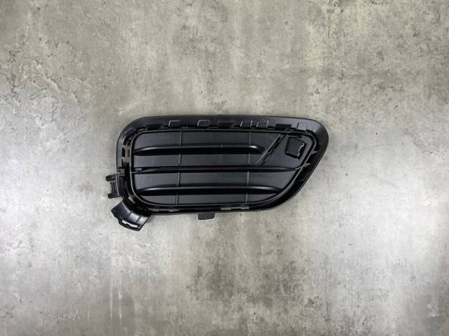 51117347946 BMW Решетка бампера переднего правая купить в Чернигов