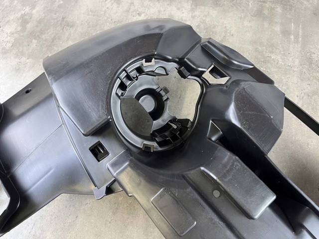 BMW 51117354820 Кронштейн крепления противотуманной фары правой в наличии Сумы