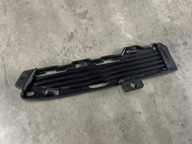 BMW 51117355239 Молдинг решетки бампера переднего левый в наличии Сумы