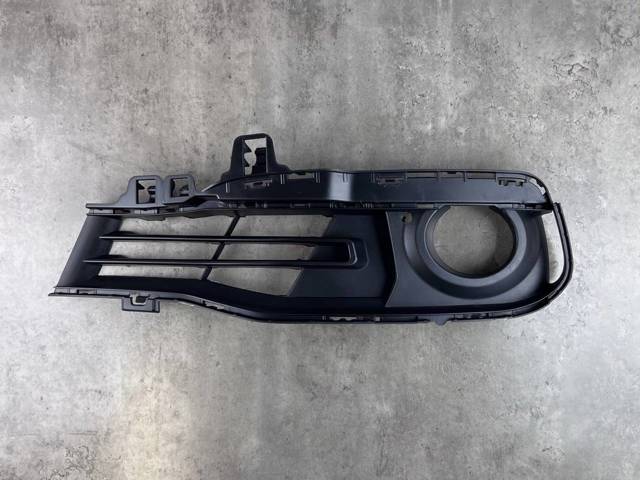 51117396877 BMW Заглушка (решетка) противотуманных фар бампера переднего левая купить в Винница