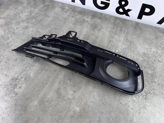 BMW 51117396877 Заглушка (решетка) противотуманных фар бампера переднего левая в наличии Полтава