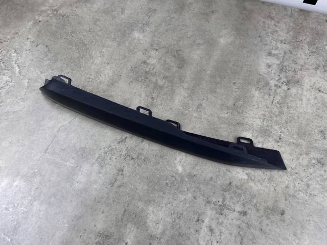 51117397616 BMW Молдинг решетки бампера переднего правый купить в Ровно