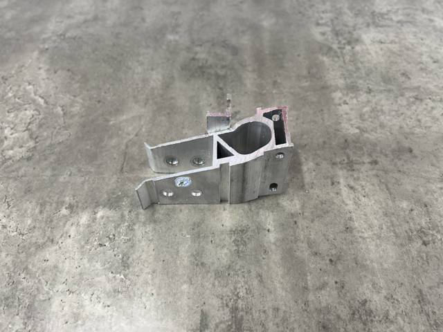 51117422233 BMW Направляющая переднего бампера купить в Ровно