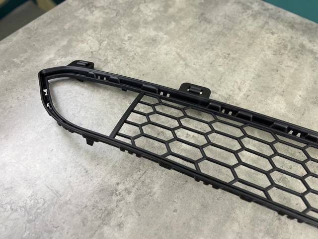 BMW 51118054012 Решетка бампера переднего нижняя в наличии Каменское