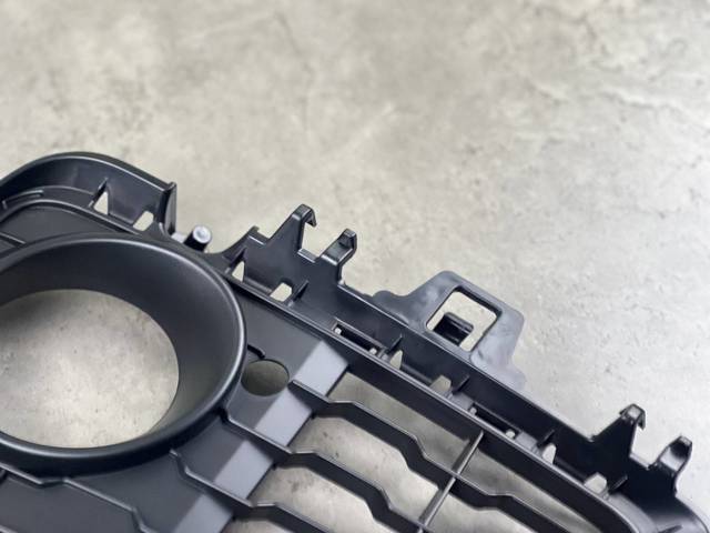 BMW 51118054508 Заглушка (решетка) противотуманных фар бампера переднего правая в наличии Сумы