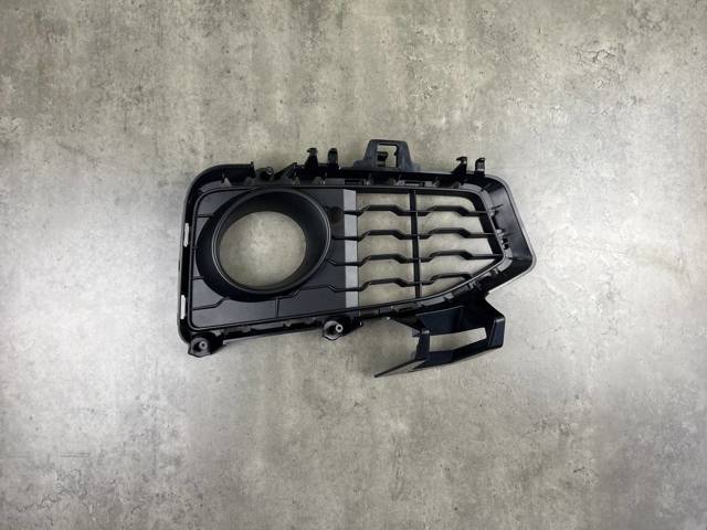 BMW 51118054508 Заглушка (решетка) противотуманных фар бампера переднего правая в наличии Украина