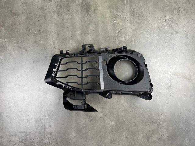 BMW 51118054508 Заглушка (решетка) противотуманных фар бампера переднего правая в наличии Павлоград