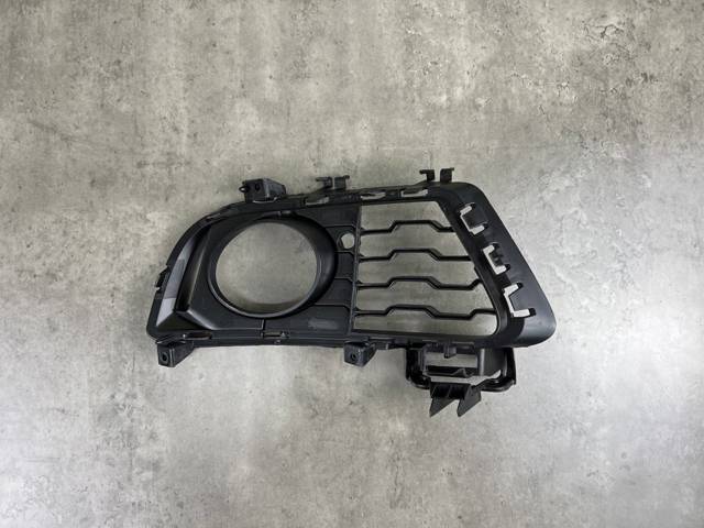 51118057323 BMW Заглушка (решетка) противотуманных фар бампера переднего левая купить в Винница