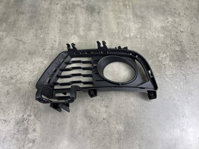 51118057323 BMW Заглушка (решетка) противотуманных фар бампера переднего левая купить в Львов