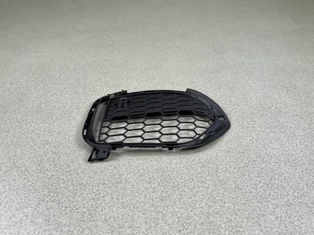 BMW 51118064633 Решетка бампера переднего левая в наличии Житомир
