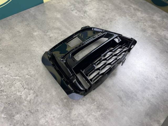BMW 51118069372 Решетка бампера переднего правая в наличии Черкассы