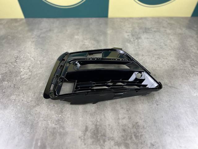 51118069372 BMW Решетка бампера переднего правая купить в Ирпень