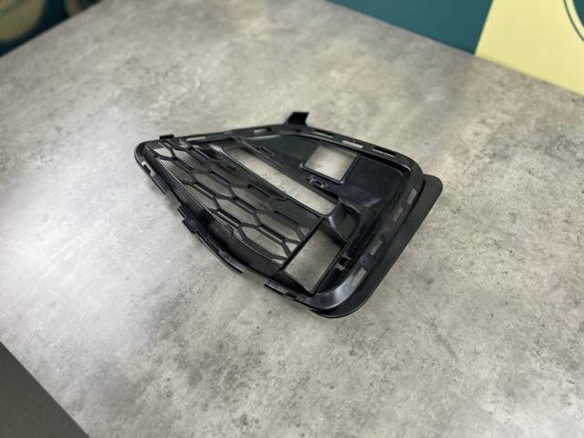 51118069372 BMW Решетка бампера переднего правая купить в Тернополь