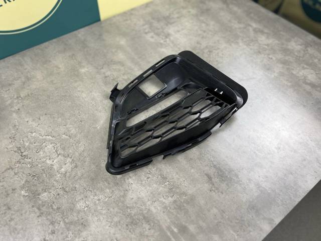 51118069372 BMW Решетка бампера переднего правая купить в Украина