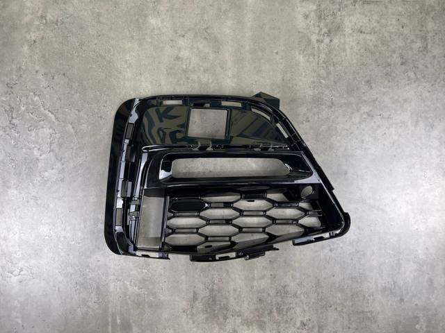 BMW 51118069372 Решетка бампера переднего правая в наличии Винница