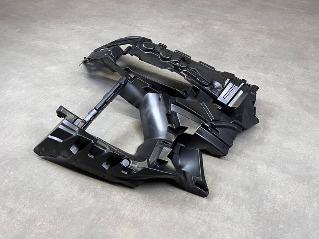 51118069892 BMW Кронштейн крепления противотуманной фары правой купить в Украина