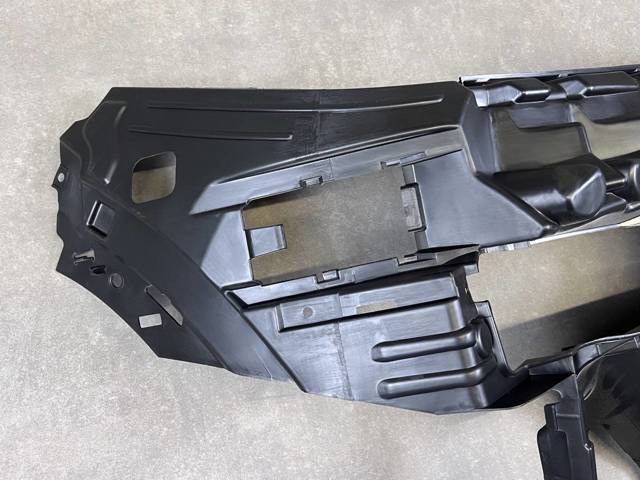 BMW 51118069892 Кронштейн крепления противотуманной фары правой в наличии Харьков