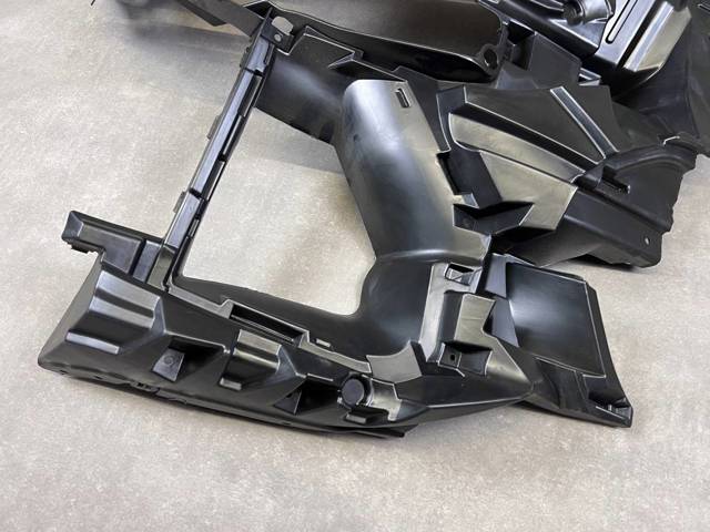 BMW 51118069892 Кронштейн крепления противотуманной фары правой в наличии Сумы