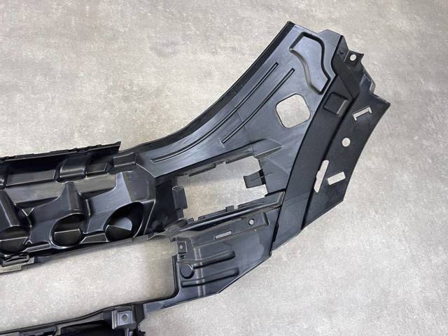 BMW 51118069892 Кронштейн крепления противотуманной фары правой в наличии Кривой Рог