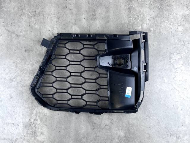 51118069946 BMW Решетка радиатора правая купить в Днепр