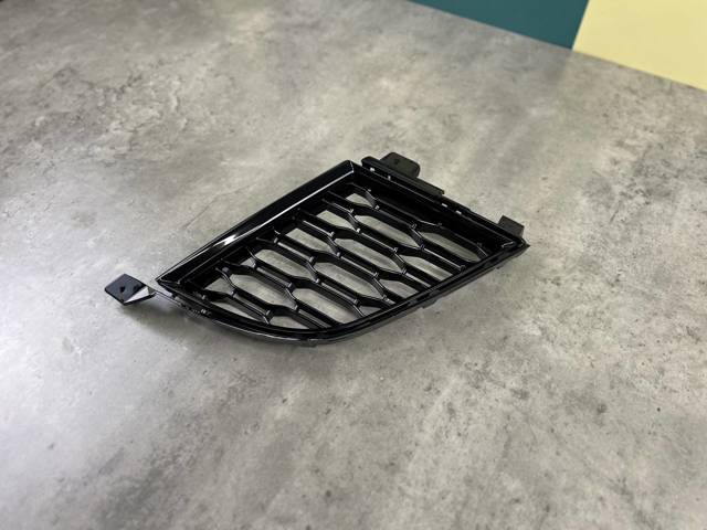 BMW 51118075601 Решетка бампера переднего левая нижняя в наличии Кривой Рог