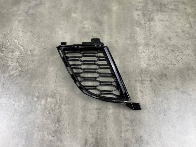 BMW 51118075602 Решетка бампера переднего правая нижняя в наличии Винница