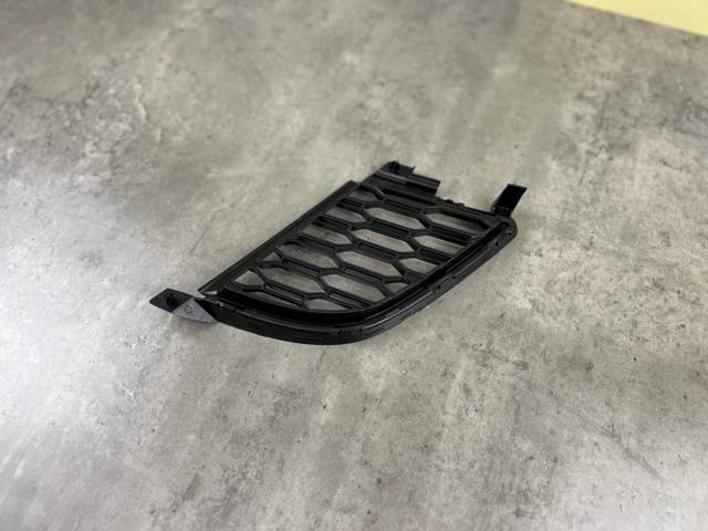 51118075602 BMW Решетка бампера переднего правая нижняя купить в Львов