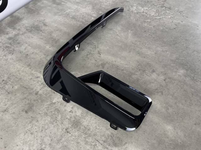 BMW 51118079588 Молдинг бампера переднего правый в наличии Чернигов