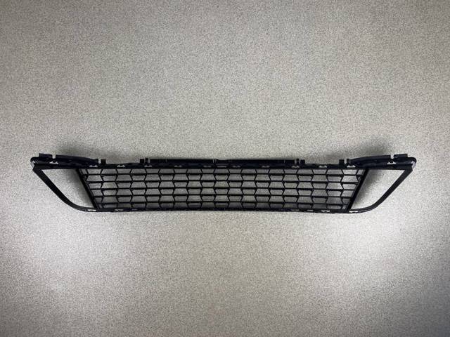 BMW 51118098663 Решетка бампера в наличии Ирпень