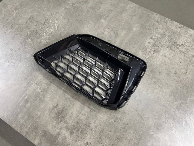 BMW 51118098669 Решетка бампера переднего левая в наличии Сумы