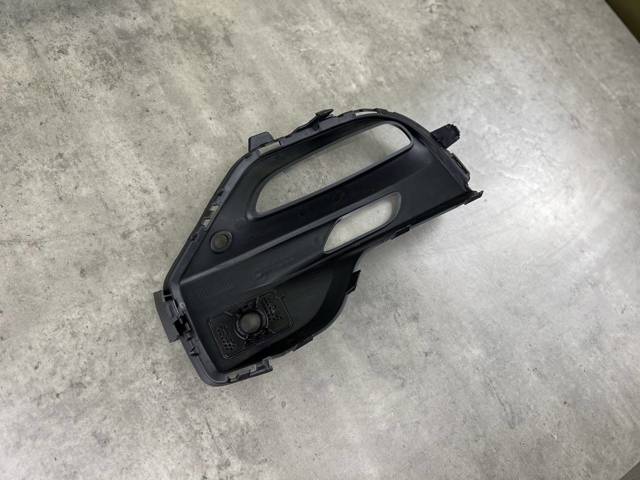 BMW 51118099732 Ободок (окантовка) фары противотуманной правой в наличии Чернигов