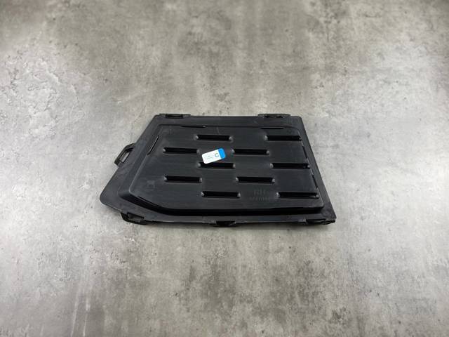 51118747844 BMW Решетка бампера переднего правая купить в Ужгород