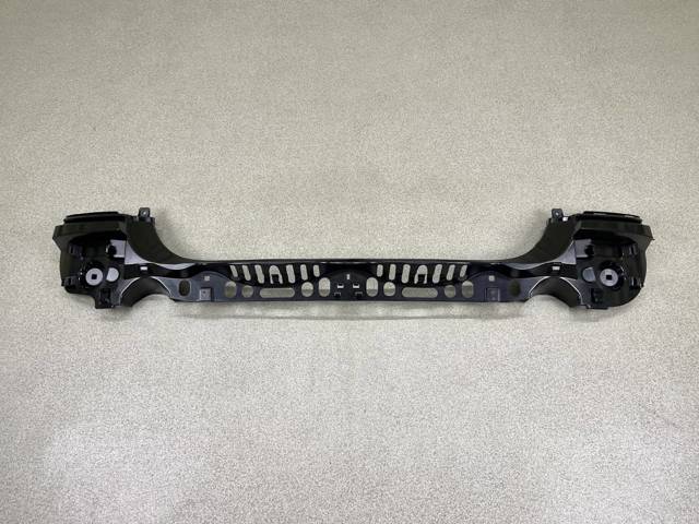 BMW 51127184766 Кронштейн бампера заднего центральный в наличии Киев