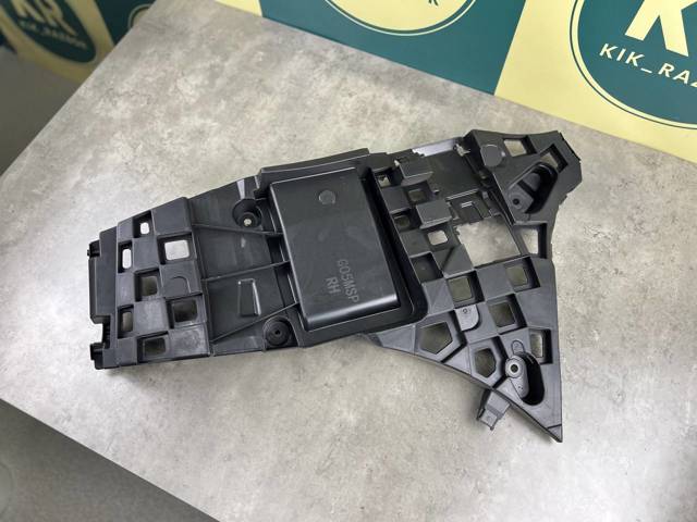 BMW 51128069248 Кронштейн бампера заднего внешний правый в наличии Ирпень