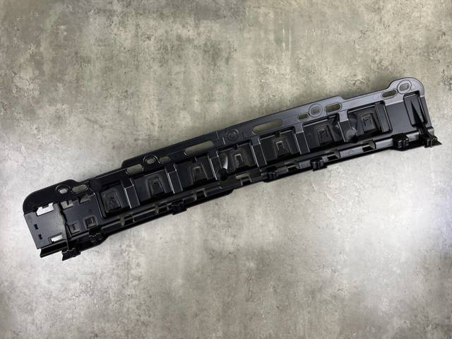 BMW 51128070332 Кронштейн бампера заднего центральный в наличии Николаев