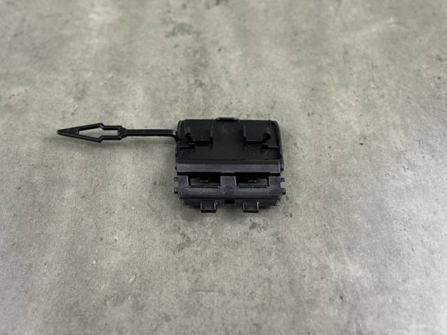 BMW 51128099126 Заглушка бампера буксировочного крюка задняя в наличии Черновцы