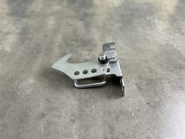 51237210733 BMW Замок капота правый купить в Днепр