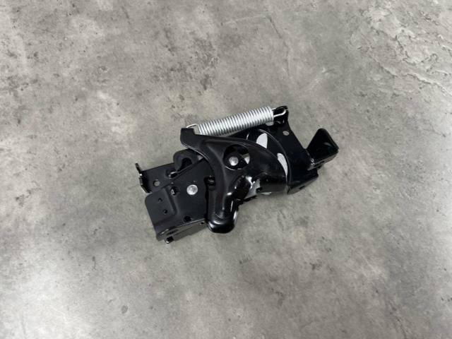 BMW 51237431370 Замок капота правый в наличии Кривой Рог