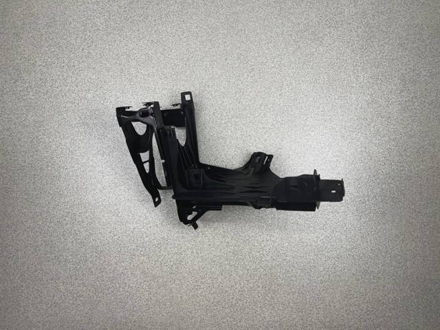 51647200794 BMW Кронштейн (адаптер) крепления фары передней правой купить в Хмельницкий